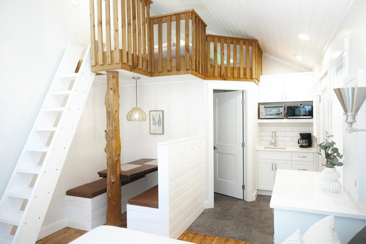Surfs Inn Guesthouse & Cottages Ucluelet Værelse billede